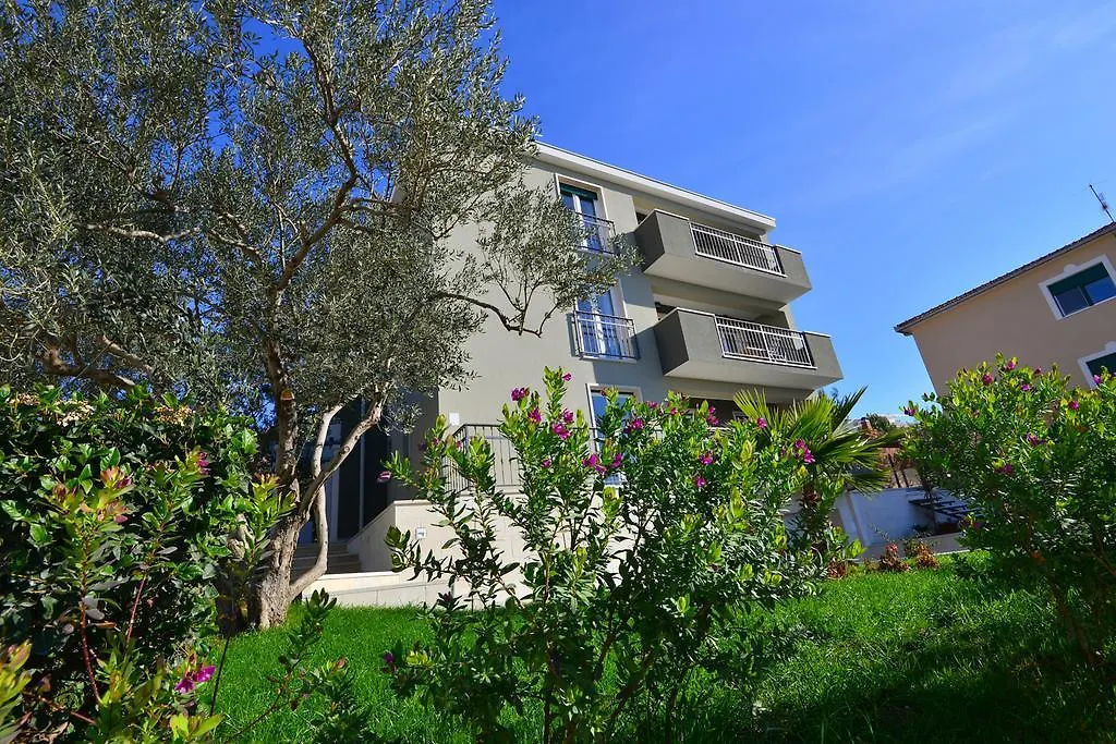 Apartments Villa Coratina Trogir