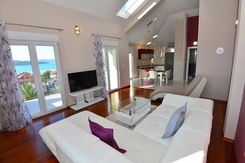 Apartments Villa Coratina Trogir