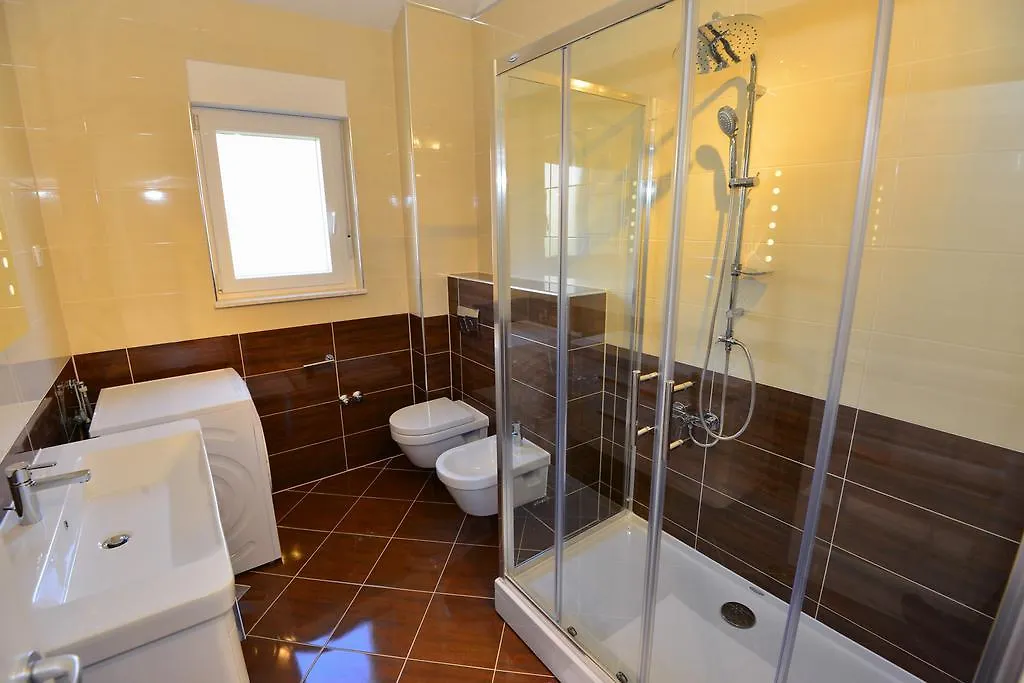 Apartments Villa Coratina Trogir 0*,