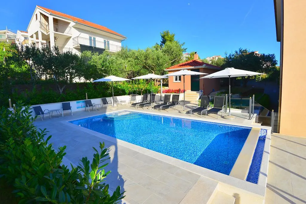 Apartments Villa Coratina Trogir Croatia