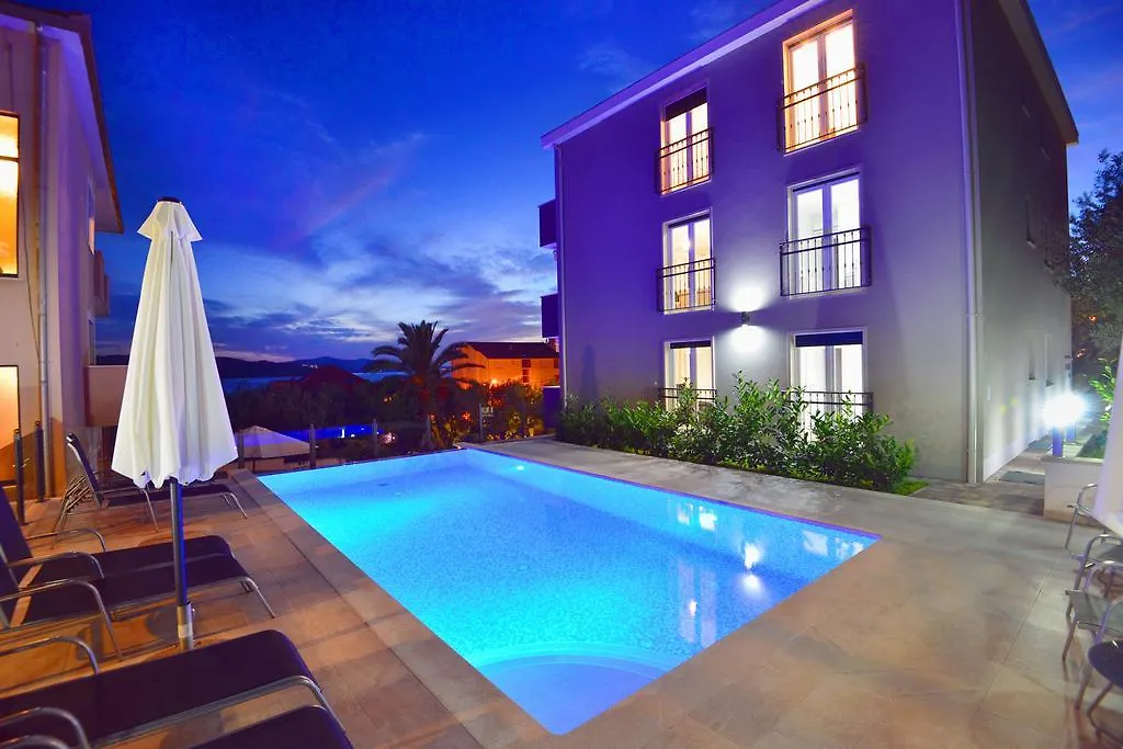 Apartments Villa Coratina contacts